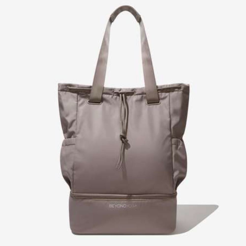 Beyond Yoga Gym Bag - Black Convertible Tote or Backpack w/ Shoe Compartment NWT - Picture 10 of 13
